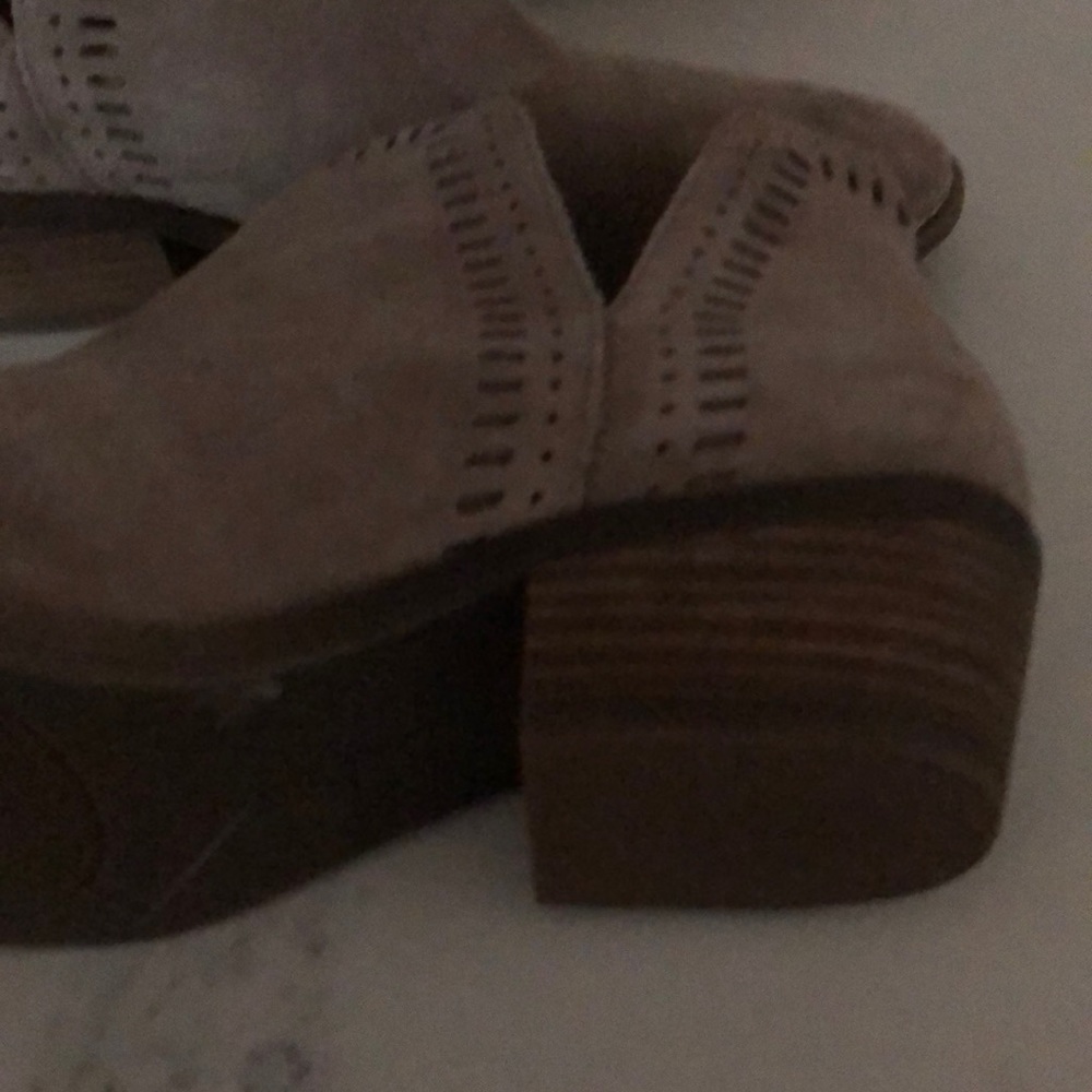 Boots - Picture 3 of 3